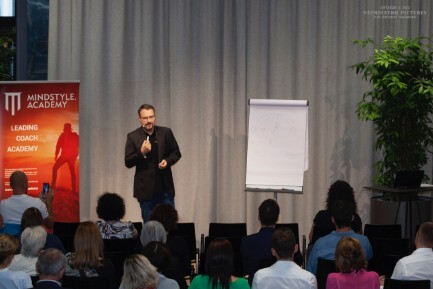 Dr. Michael Werner bei einem Impulsvortrag